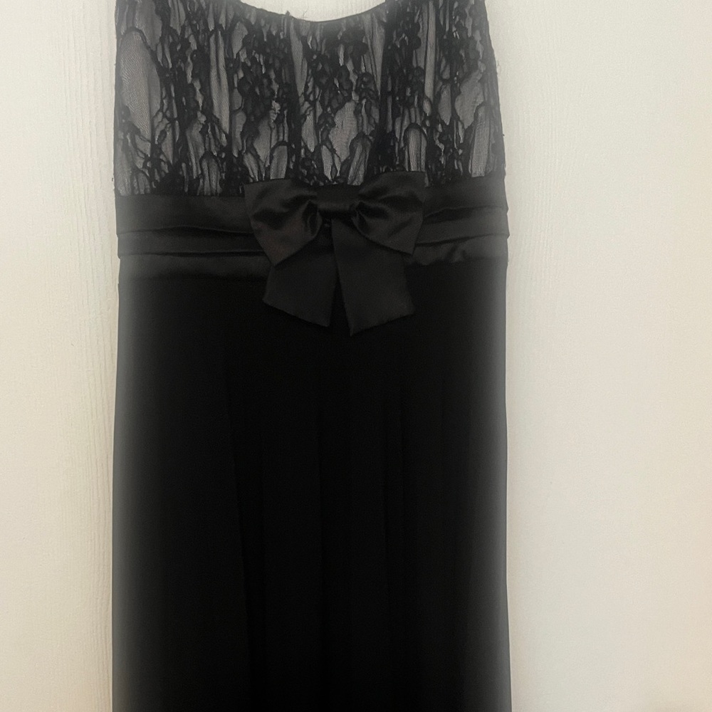 Stunning black party dress that's fun and flirty!